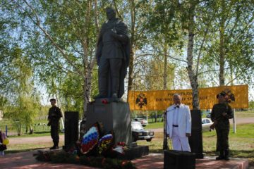 Памятник солдатам-землякам