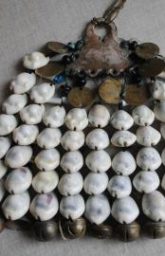 Сюльгам из раковин каури - женское нагрудное украшение (мордва-мокша)