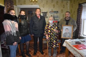 9 декабря, в День Героев Отечества, необычную акцию провели члены Каменского местного отделения Российского военно-исторического общества