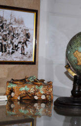 Музей Ульянова. Глобус и письменный прибор из дома Финогеевых