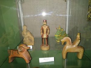 В музее народного творчества начала работать выставка изделий пензенской фабрики игрушек «Забавы из дерева»