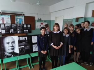 Учащиеся МБОУ СОШ п. Золотарёвка ознакомились с выставкой «Полководцы Великой Отечественной войны»