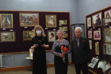 В музее народного творчества начала работать выставка вышитых картин Л.И. и А.П. Дороговых «Изысканное мастерство»