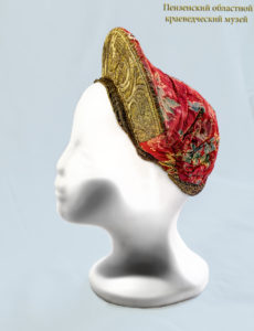 Старинные женские головные уборы из села Канаевка в фондах Пензенского краеведческого музея